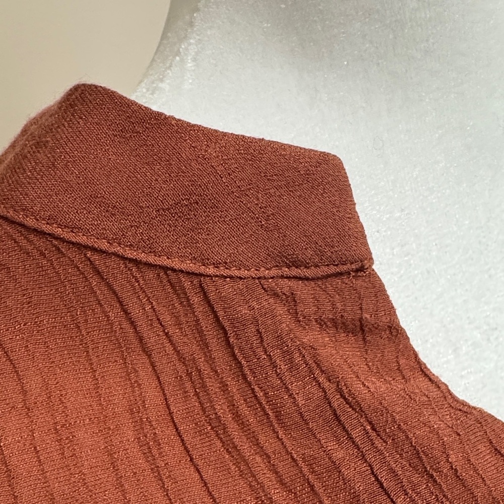 Per Seption Women's Rust Button-Up Top - Picture 4 of 7